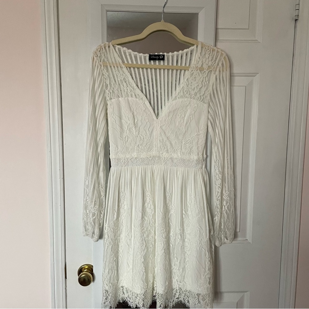 💚3/$15💚 SMALL | white lace long sleeve dress. Sweet heart neck